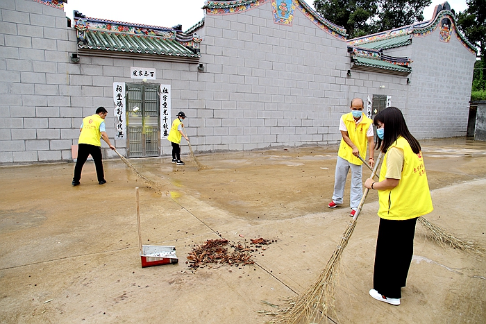 2020年7月20日，白花鎮(zhèn)長(zhǎng)瀝村美麗鄉(xiāng)村 清潔先行—助力美麗中國(guó)建設(shè)志愿服務(wù)5.jpg