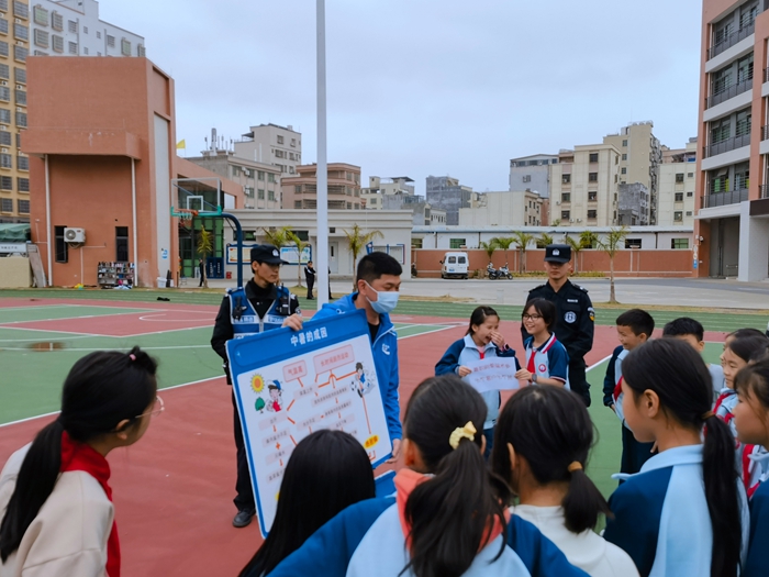 2023年3月30日惠東縣西枝江小學(xué)開展“懂法、學(xué)法、守法”宣講活動(dòng) (1).jpg