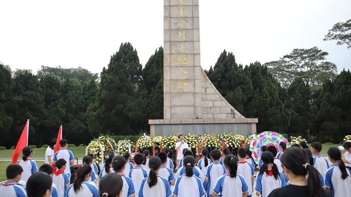 時間：2024年4月2日，主辦單位：惠東縣大嶺第四小學(xué)，地點：惠東縣南湖公園革命烈士紀(jì)念園，活動主題：開展“緬懷英烈祭忠魂，撫今追昔思奮進(jìn)”掃墓活動.jpg